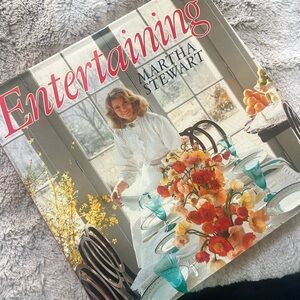 Entertaining by Martha Stewart. Excellent condition!